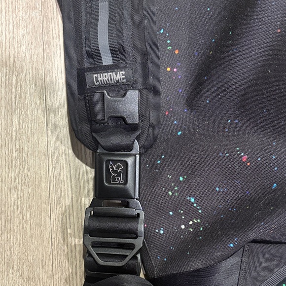 Chrome Messenger Bag - Picture 2 of 4